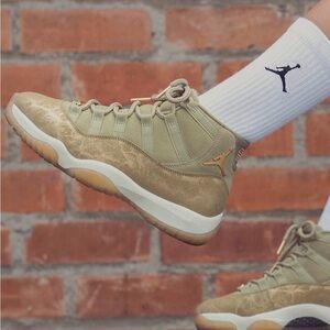 Nike Air Jordan 11 in Olive